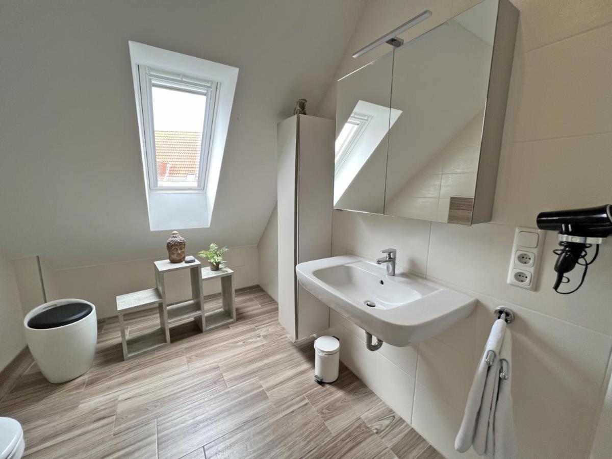 Ferienwohnung Hafenblick - Wunderbare Erholung Am Hafen Norddeich  Exterior photo
