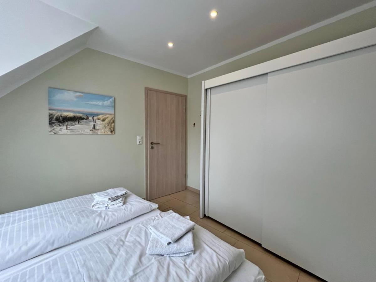 Ferienwohnung Hafenblick - Wunderbare Erholung Am Hafen Norddeich  Exterior photo